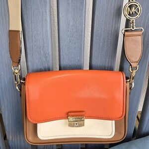 Michael Kors Bradshaw Leather Messanger Bag. Orange, Brown, Cream Crossbody Bag